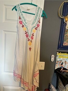 Exist White Top with Teal Trim